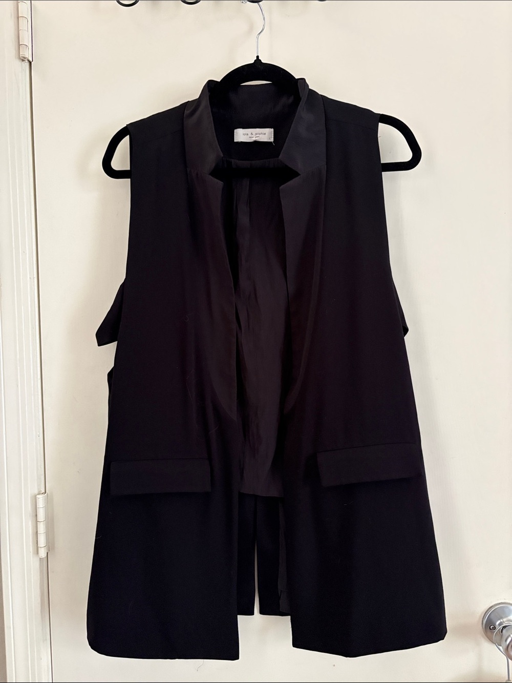 Lola & Sophie New York Sleeveless Black Open-Front Vest Size L Quiet Luxury Edgy